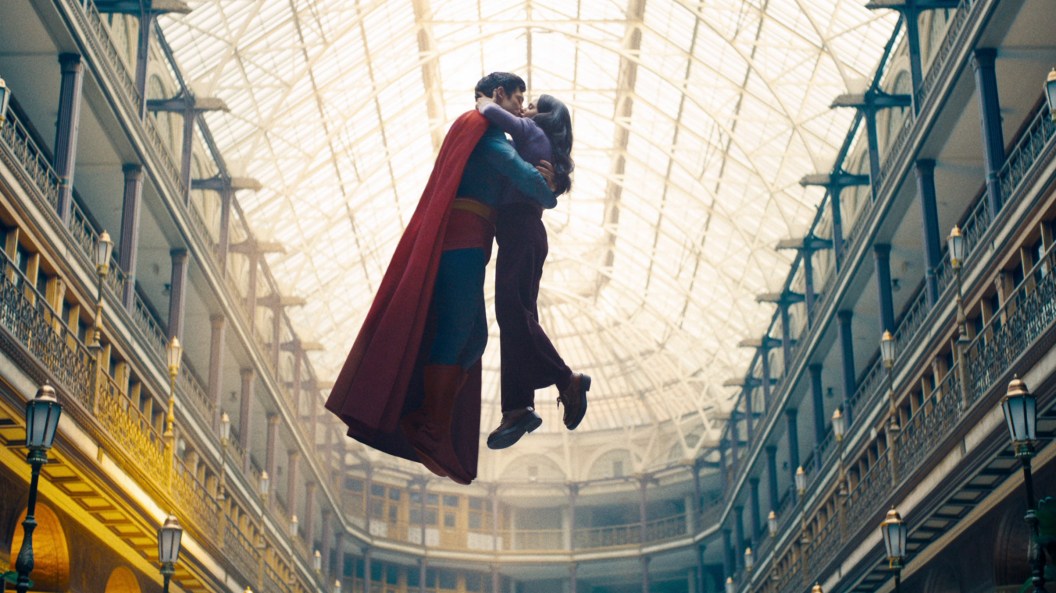 **Rachel Brosnahan como Lois Lane**: A Atriz Pronta para uma Jornada Longa no DCU de James Gunn